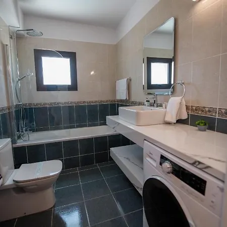 Luxury Agathoula Villa *