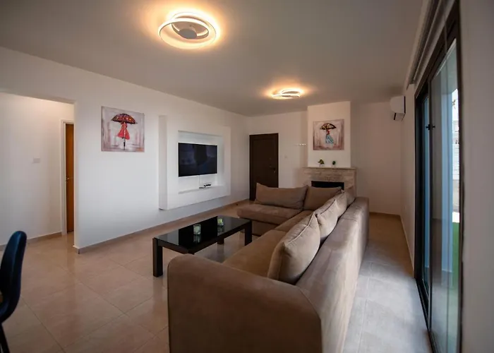 Luxury Agathoula * פרוטאראס